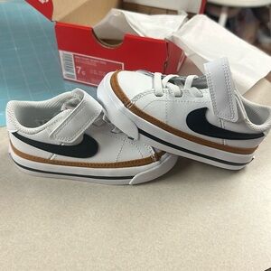 Brand new Nike Court Legacy size 7c